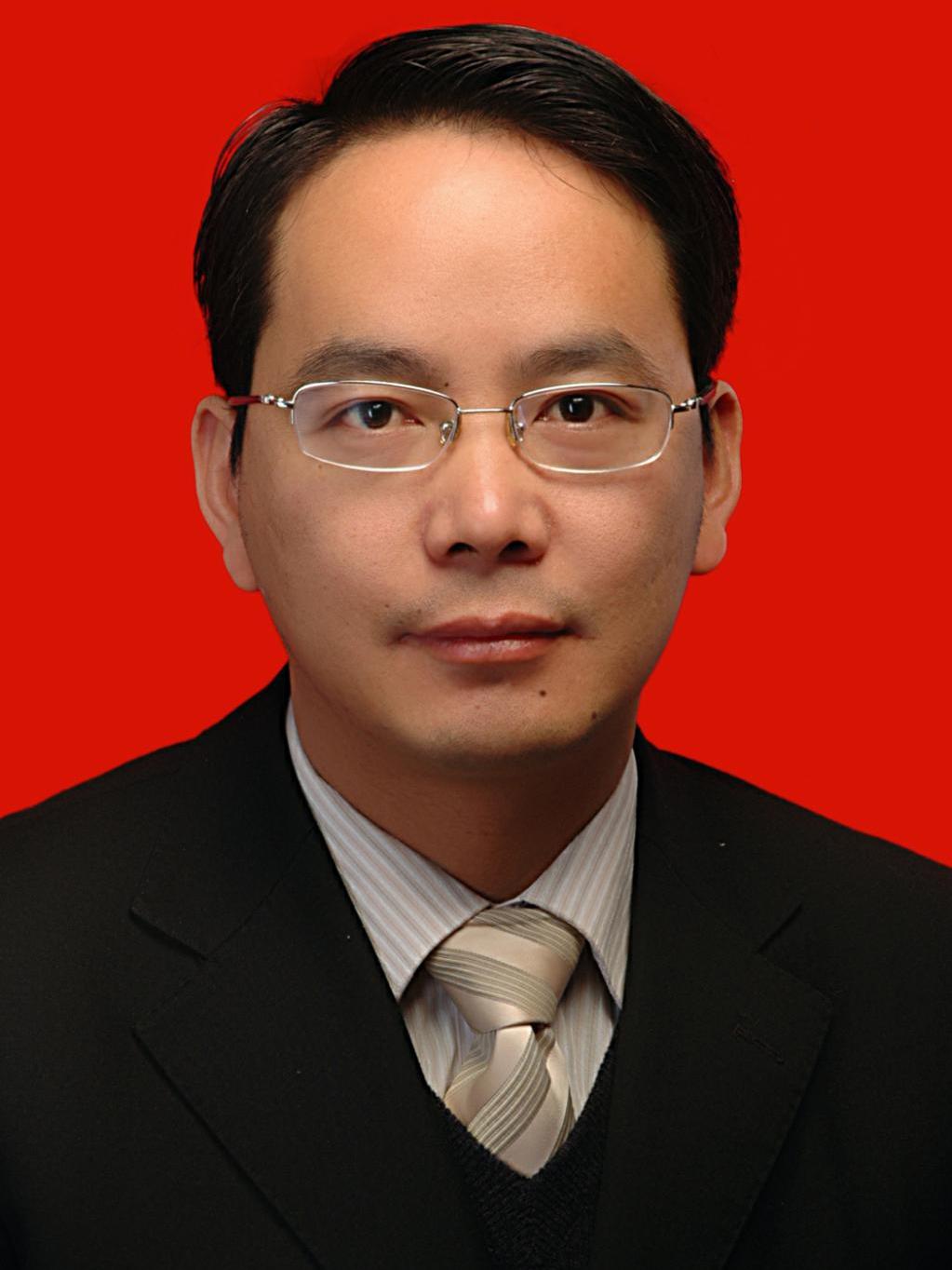 大二 医学   梅之南,男,1970年10月出生,教授,博 导,现任中南民族大学